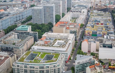 开设银行账户，满足注册资本要求