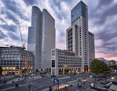 七、长期策略与业务发展