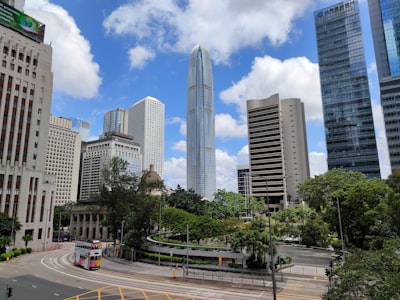 申请流程全览：一步步迈向香港