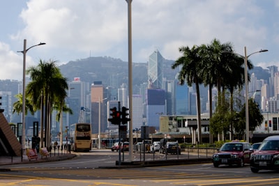 挑战与应对：香港企业家的韧性与智慧