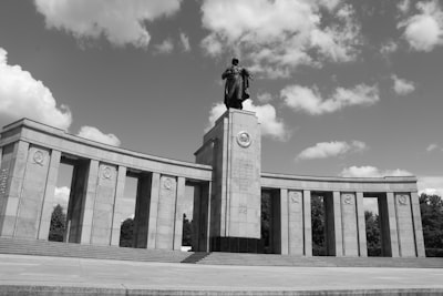 注册的费用：成本考量，精打细算