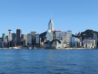 引言：为何选择香港作为您的商业枢纽？